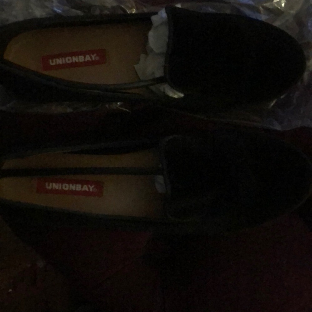 Unionbay blk velvet slip on’s new without tags size 6